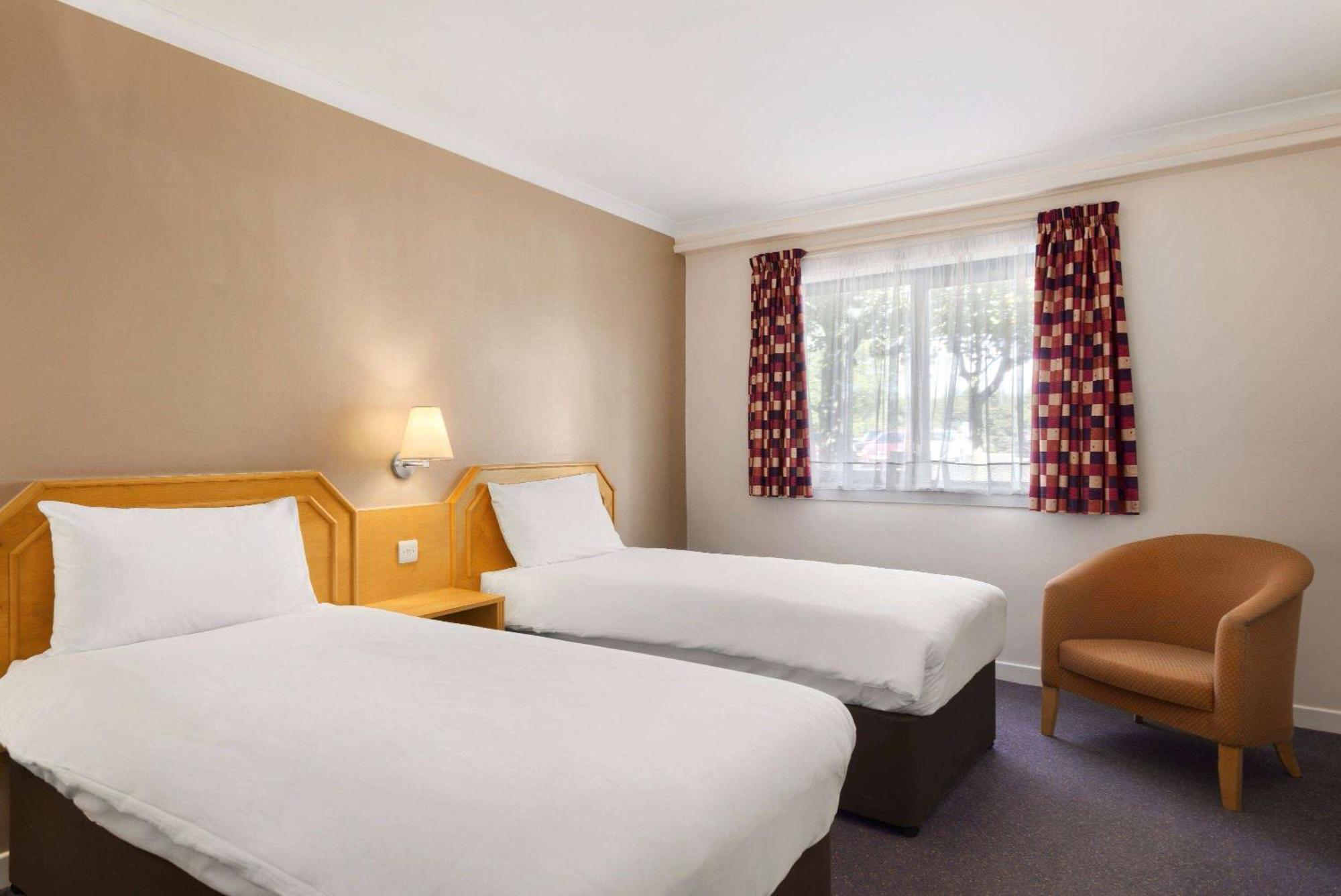 Days Inn Hamilton Buitenkant foto