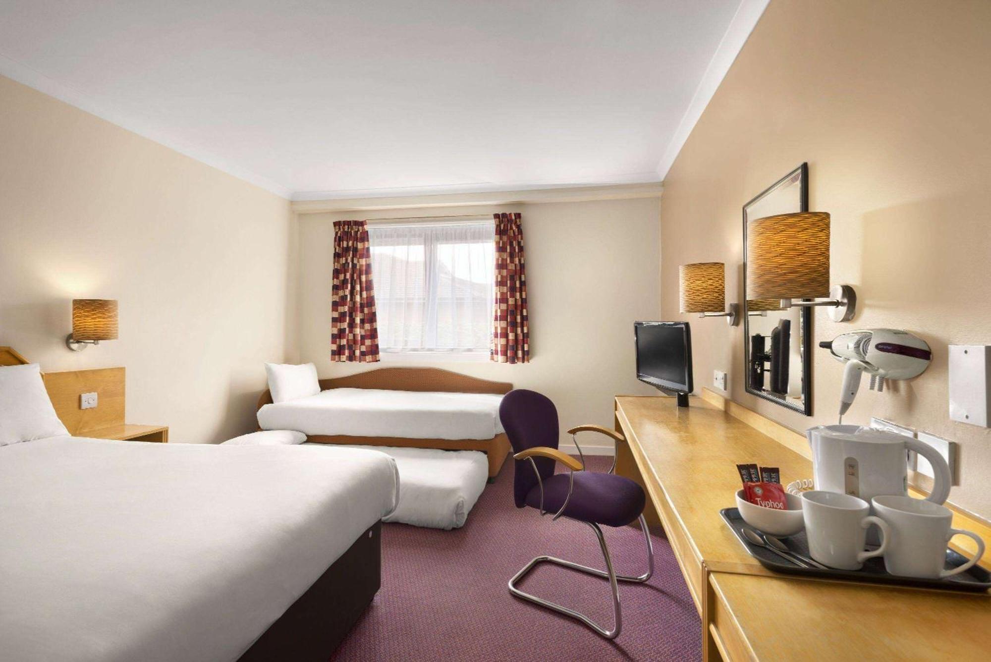 Days Inn Hamilton Buitenkant foto